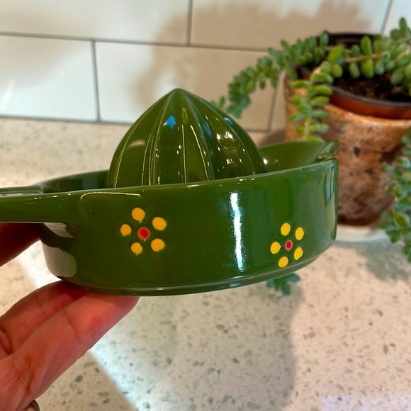 ***SOLD***Green Ceramic Juicer with Yellow Flowers - Picture 4 of 9